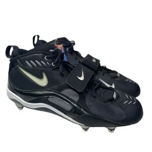 NWOT Nike Men’s Team Code D Football Cleats